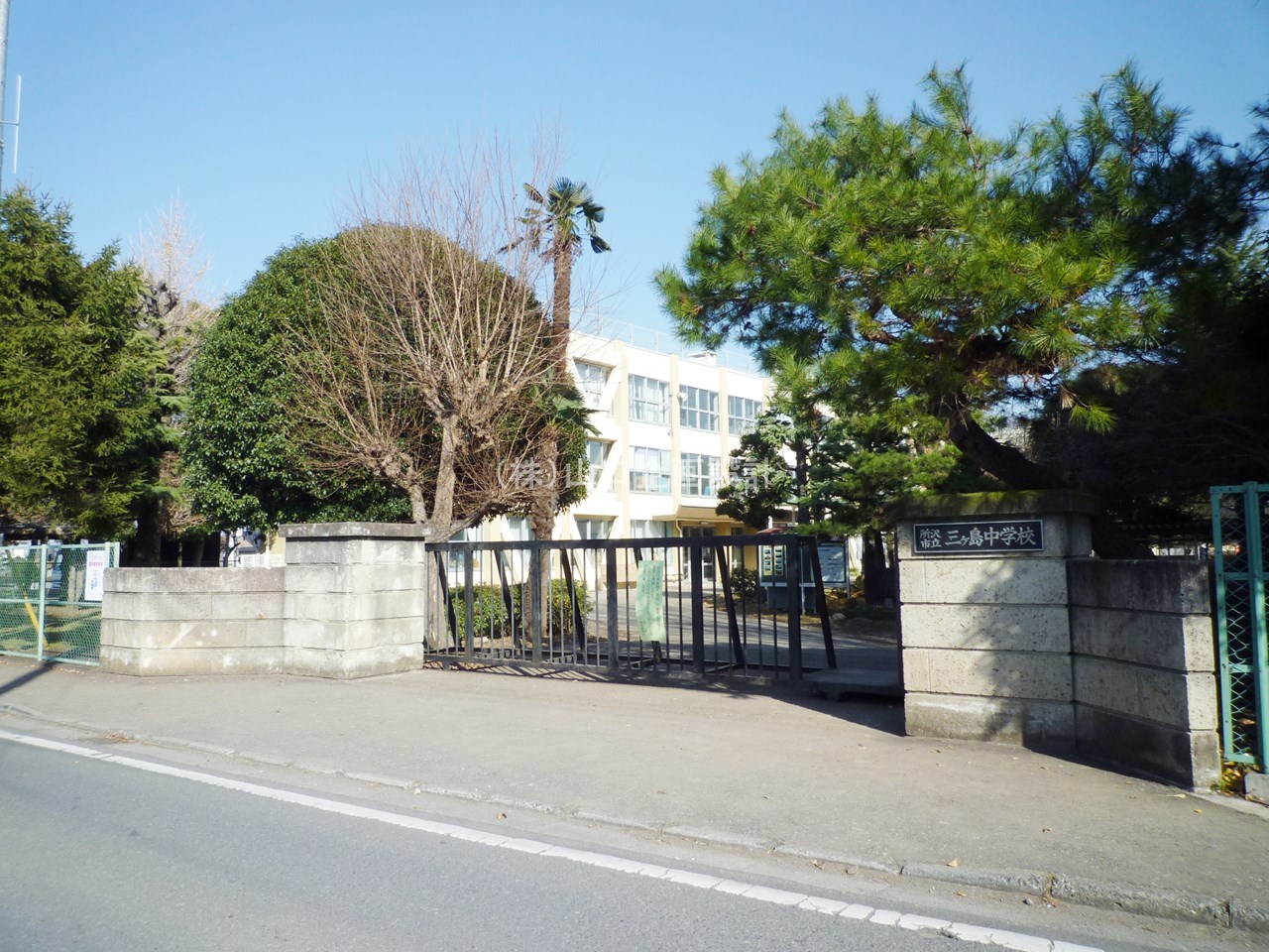 三ヶ島中学校