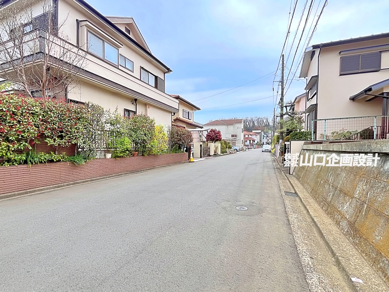 前面道路東側