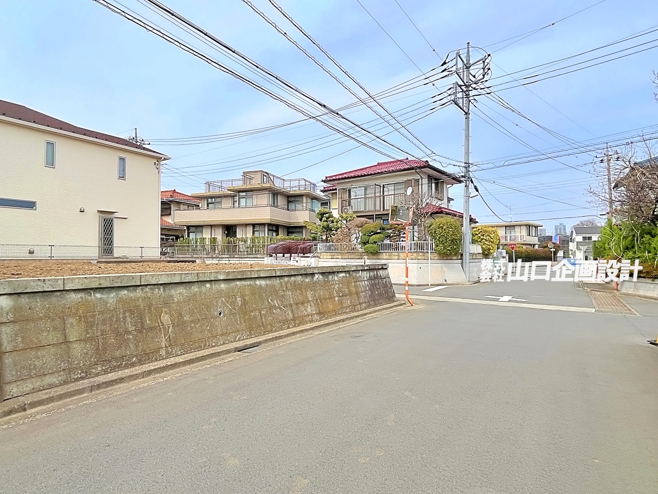 前面道路東側