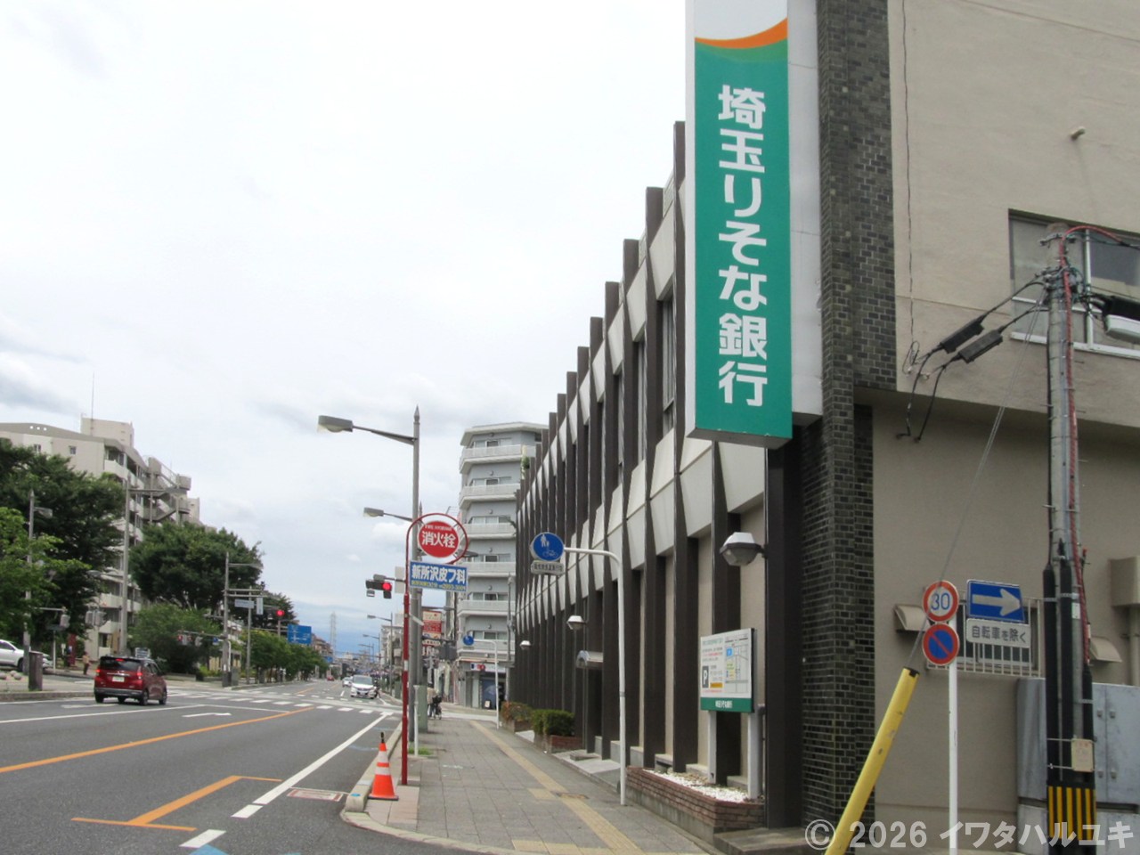 新所沢駅西入口交差点にある銀行