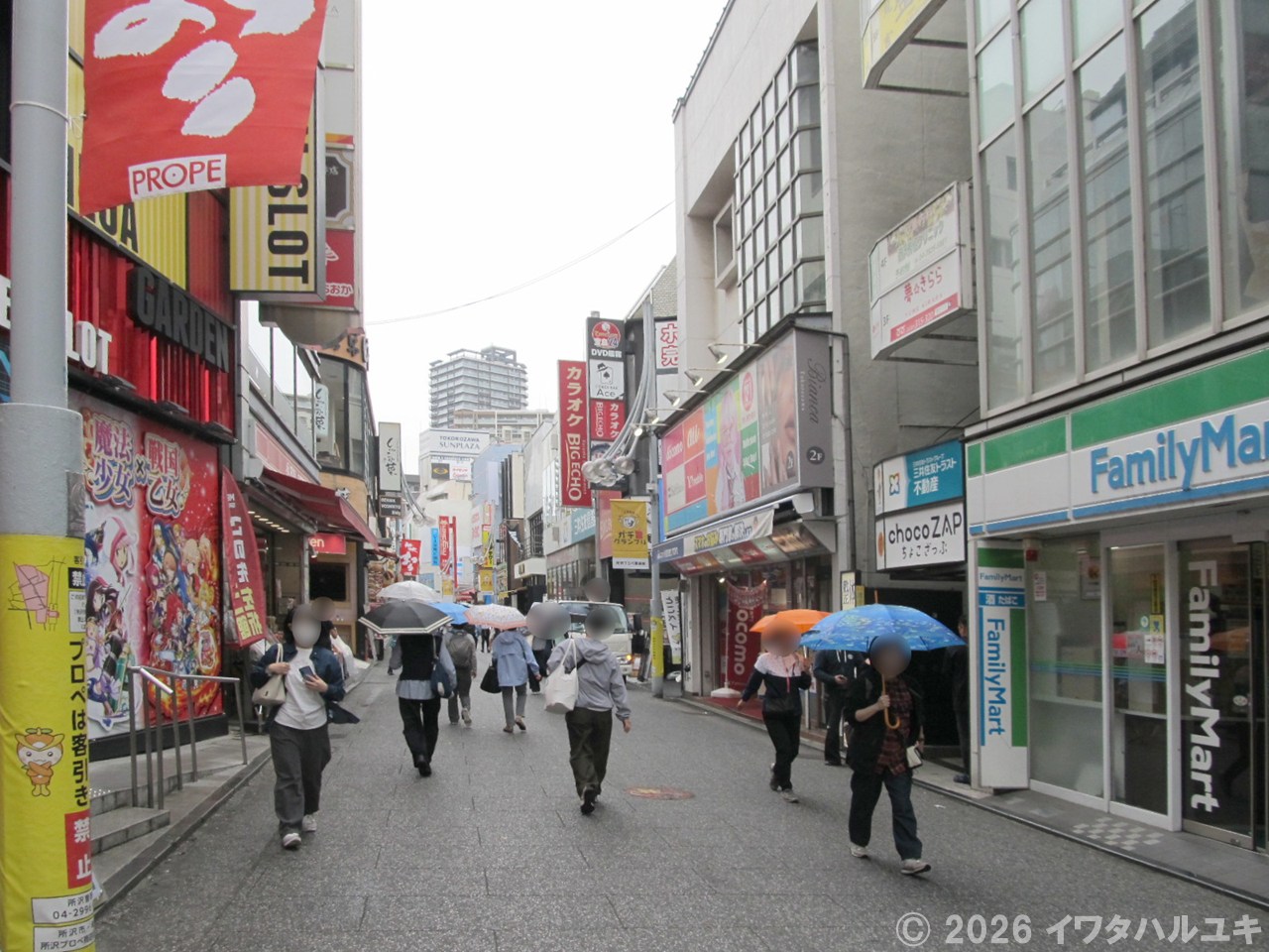 飲食店をはじめ多彩なお店が集まる商店街