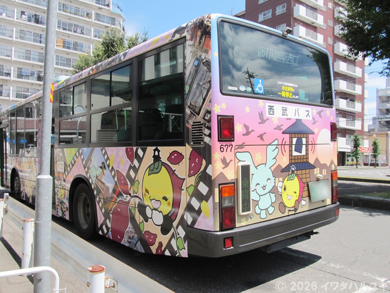 <川越のキャラクターが描かれたバス>